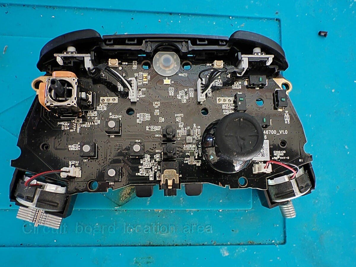 修理店】Razer Wolverine v2 Chroma コントローラー ドリフト修理